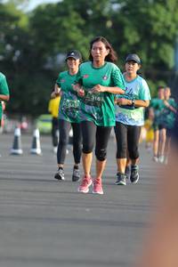 BIB: 316, 0431
                            <button type="button" onclick="openModal(5172882)" class="btn btn-primary btn-sm float-right btn-popup" data-toggle="modal" data-target=".modal-high-quality">
                        <i class="fas fa-shopping-cart"></i> Add to Cart
                    </button>
                                            <button type="button" onclick="isThisMe(5172882, true)" class="btn btn-success btn-sm float-right btn-popup btn-isme hidden" data-toggle="tooltip" data-placement="bottom" title="นี่คือรูปของคุณใช่ไหม คลิกที่นี่เพื่อเอาเข้าอัลบั้ม">
                        <i class="fas fa-plus"></i> Add to album
                    </button>
                    <button type="button" onclick="isThisMe(5172882, false)" class="btn btn-warning btn-sm float-right btn-popup btn-isnotme hidden">
                        <i class="fas fa-ban"></i> Remove from album
                    </button>